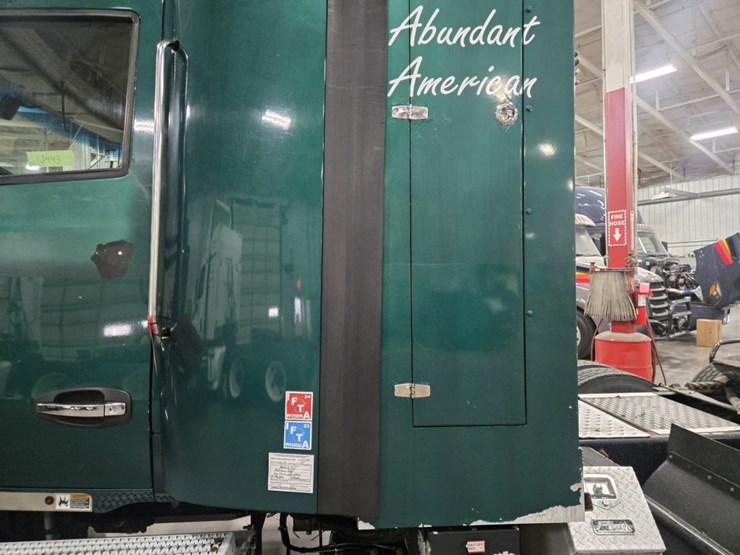 2017-kenworth-t680-image-21