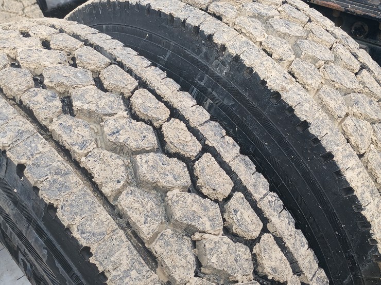 2012-massey-ferguson-8-image-70