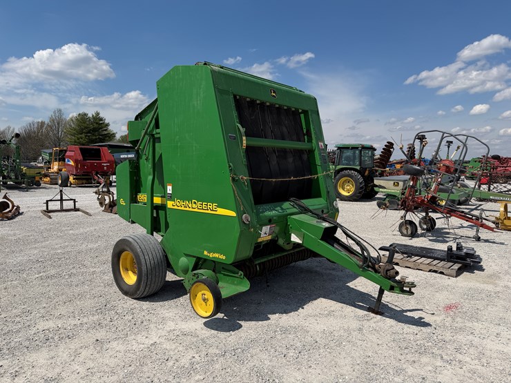2004-john-deere-567-image-1