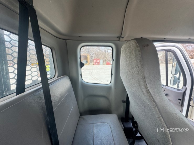 2023-freightliner-m2-106-image-47