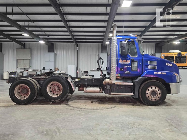 2020-mack-anthem-62t-image-6