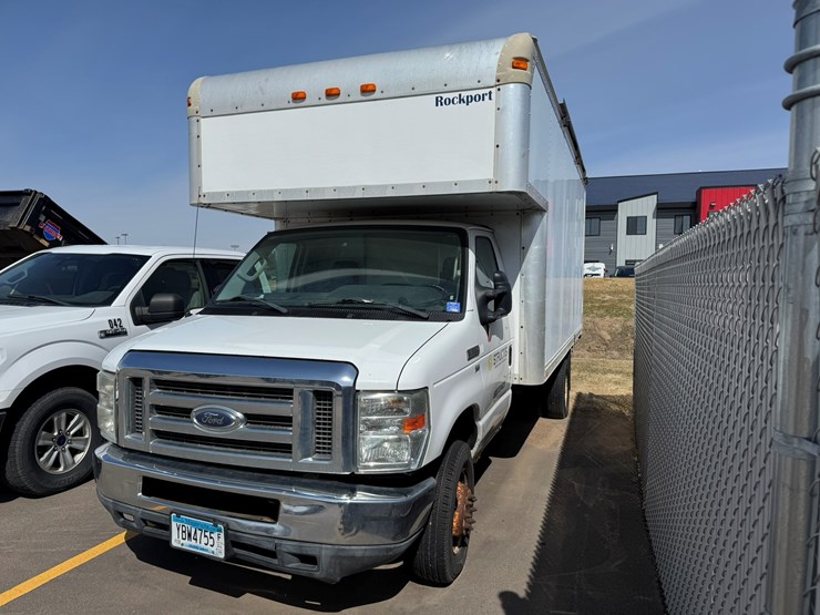 2010-ford-e350-image-1