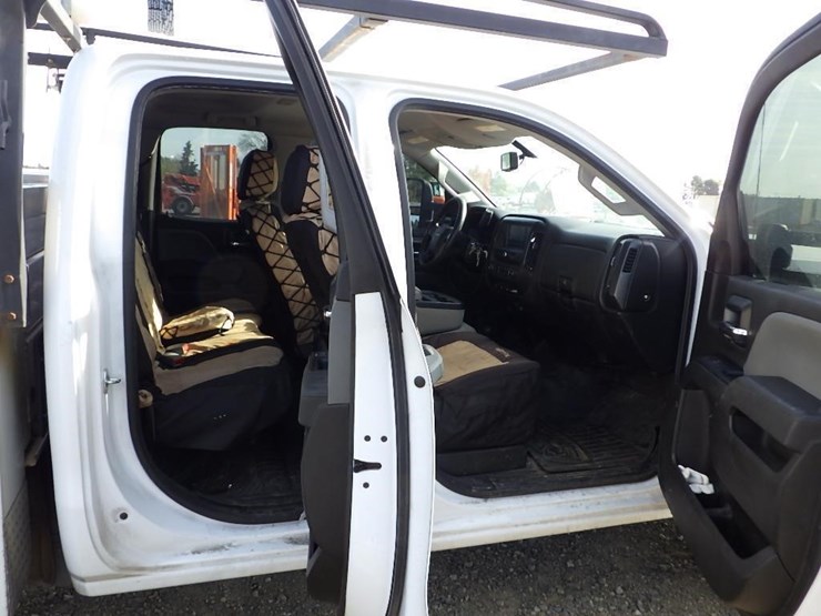 2017-chevrolet-2500hd-image-21