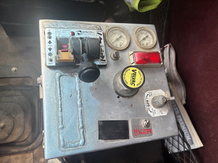 1999-sterling-l9513-image-29