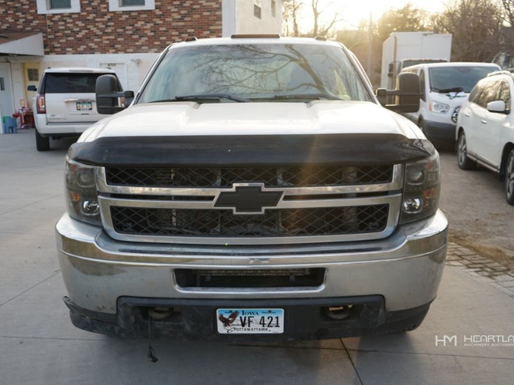 2011-chevrolet-3500hd-image-2