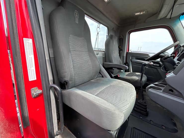 2015-kenworth-t680-image-58