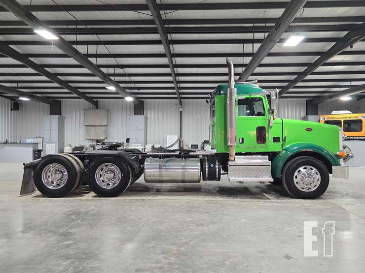 2021-peterbilt-367-image-6