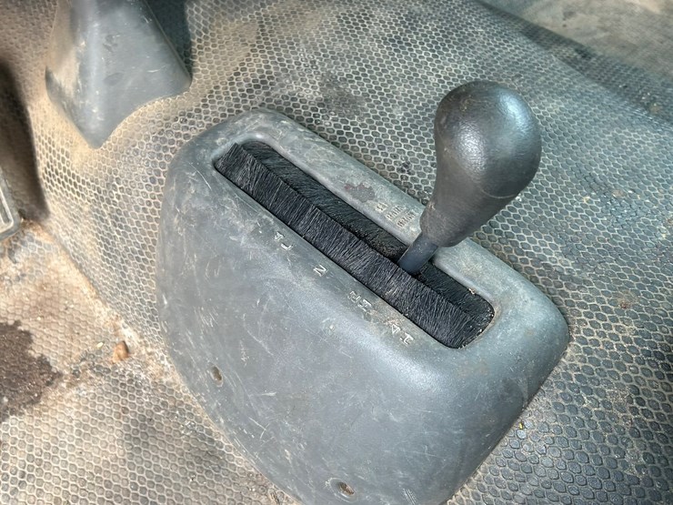 2004-chevrolet-3500-image-53