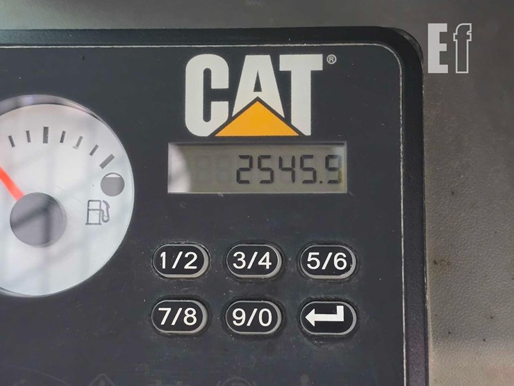 2020-caterpillar-249d-image-16