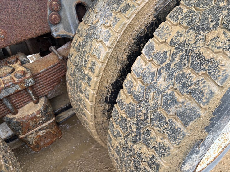 1997-ford-lt8000-image-96