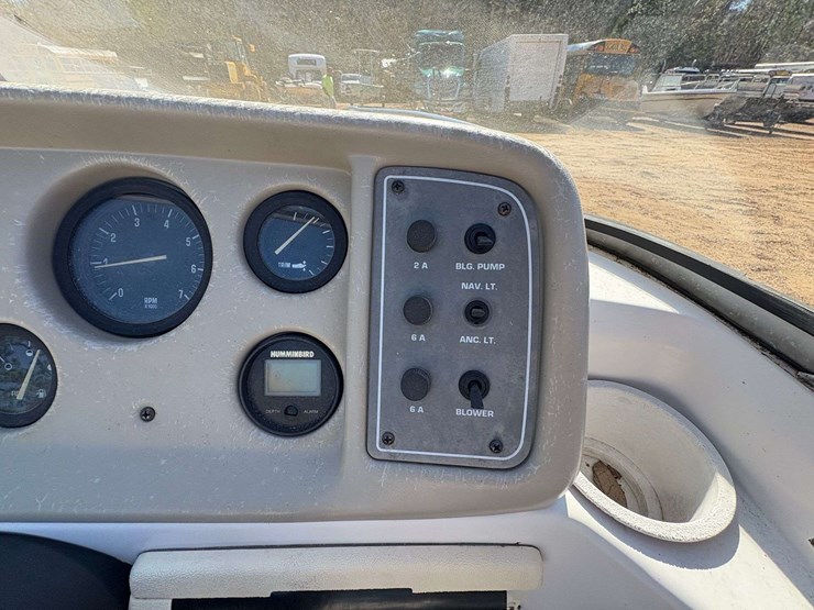 four-winns-"180-freedom"-ski-boat-w/-trailer-image-23