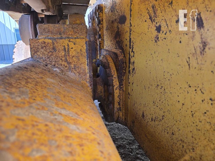 2008-deere-750j-image-33