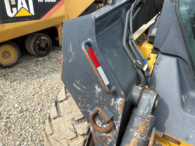 2020-deere-332g-image-18