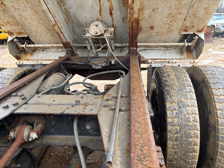 1997-ford-lt8000-image-74