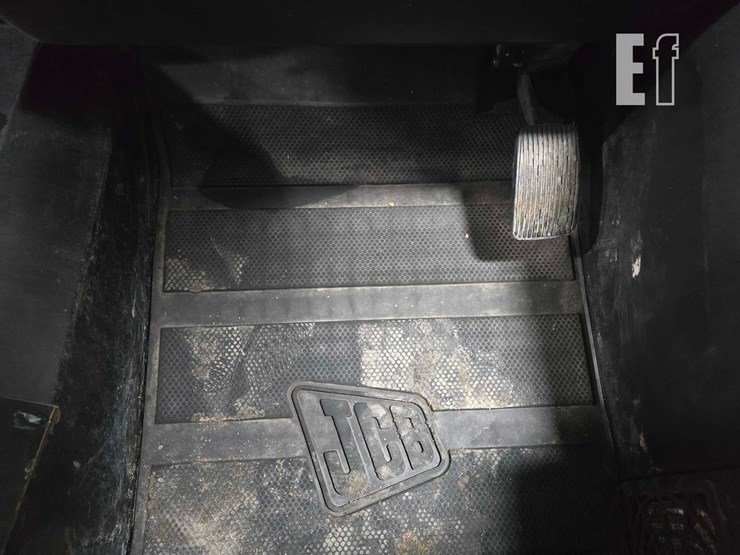 2021-jcb-3ts-8t-image-15