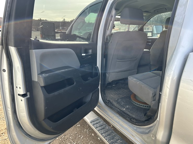 2018-chevrolet-2500-image-43