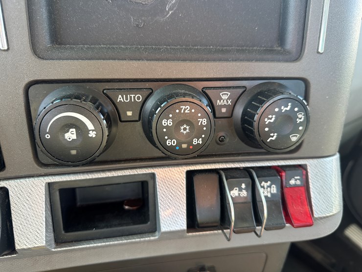 2017-kenworth-t680-image-38