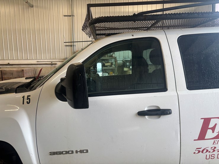 2013-chevrolet-3500-image-11