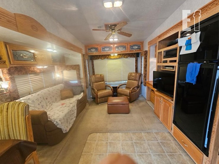 2006-river-canyon-5th-wheel-camper-image-8