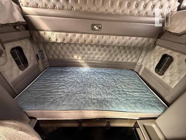 2005-kenworth-w900-image-42