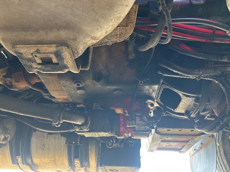 2014-massey-ferguson-8-image-54