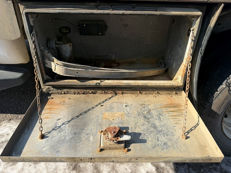 2012-ford-f550-xl-image-15