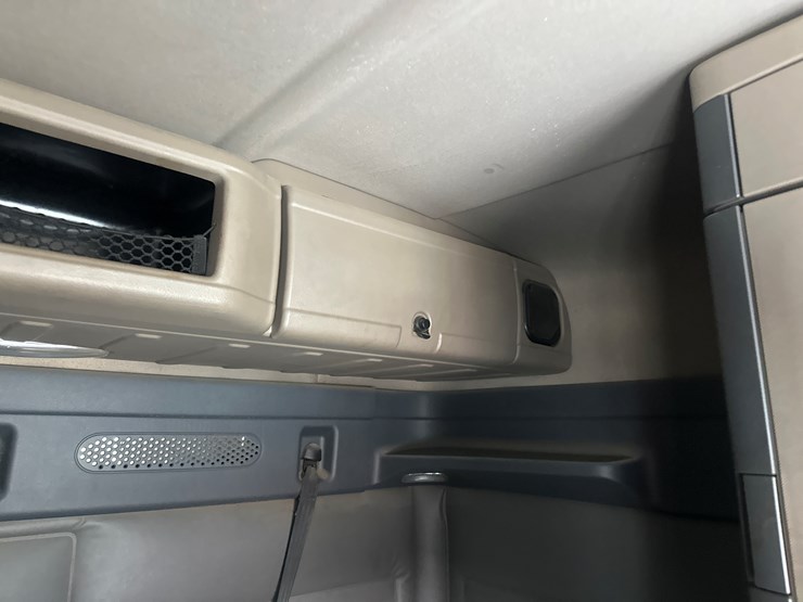 2017-massey-ferguson-8-image-48