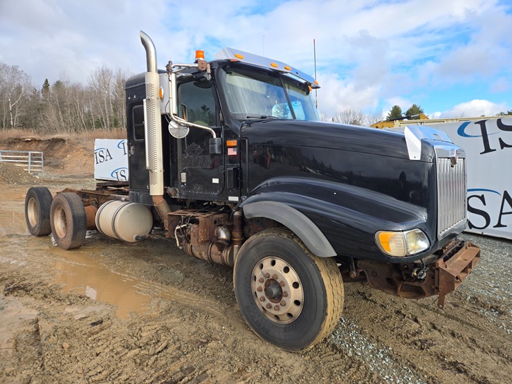 2014-massey-ferguson-8-image-1