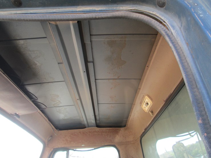 1981-international-s1800-image-32