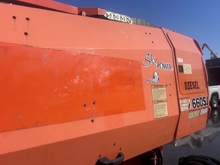 2011-jlg-660sj-image-12