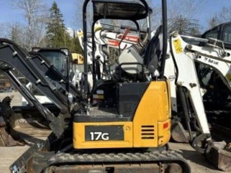 2019-deere-17g-image-1