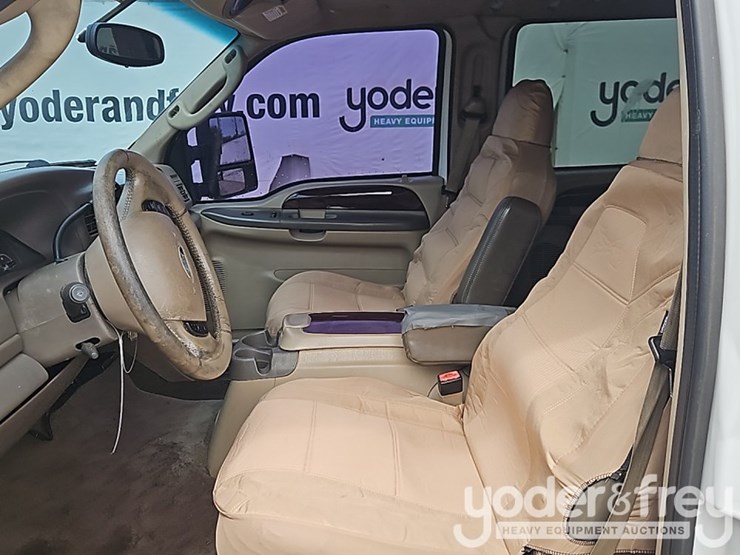 2004-ford-excursion-image-23