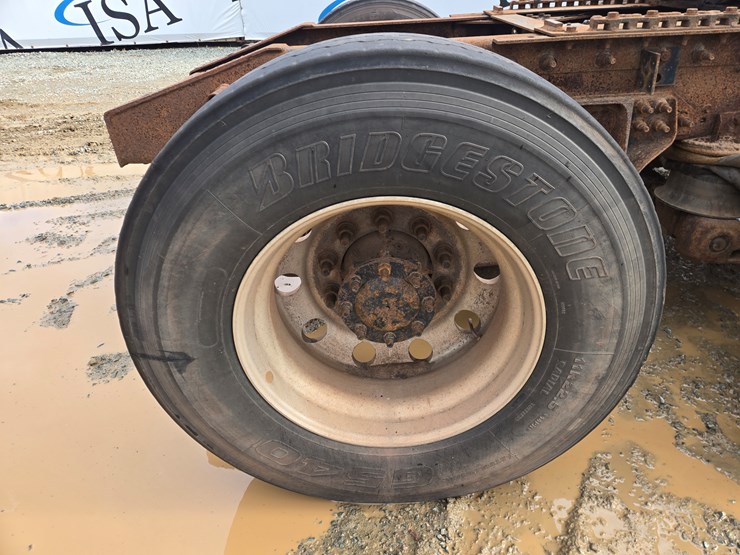 2014-massey-ferguson-8-image-67