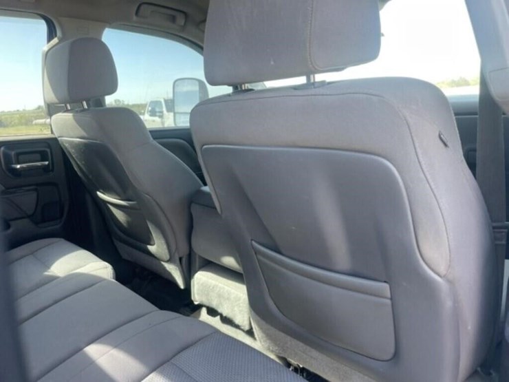 2015-chevrolet-silverado-2500hd-image-24