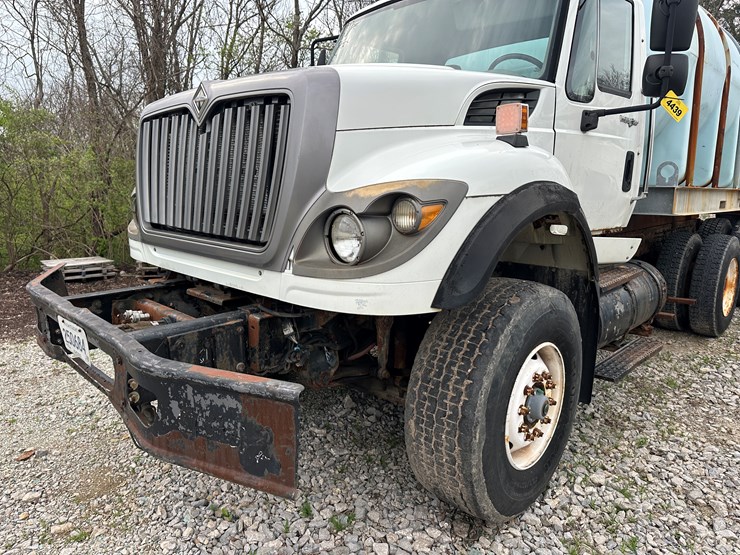 2007-international-7600-image-9