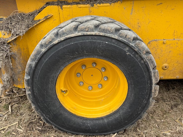 2022-deere-332g-image-15