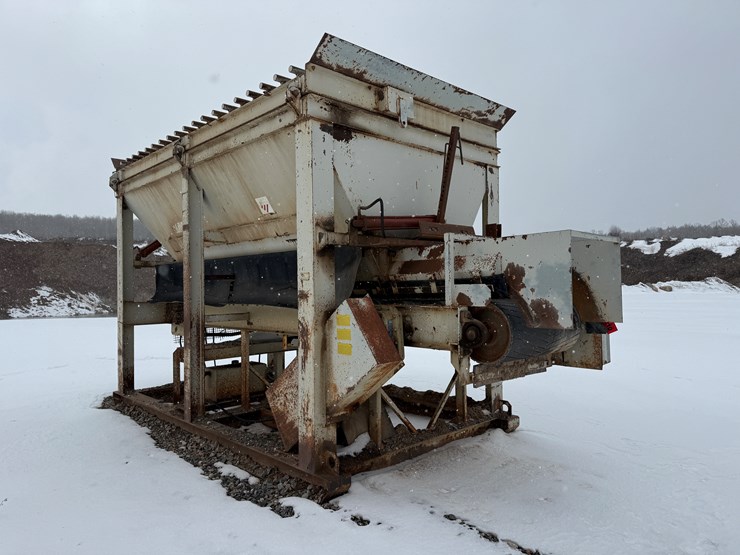 #2210-•-fabtek-14'x96"x128"-feeder-bin-image-16