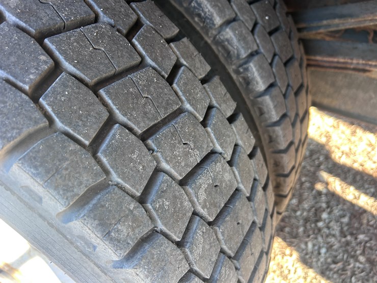 2013-isuzu-npr-image-69