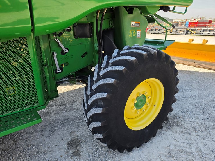 2006-john-deere-9560-sts-image-16