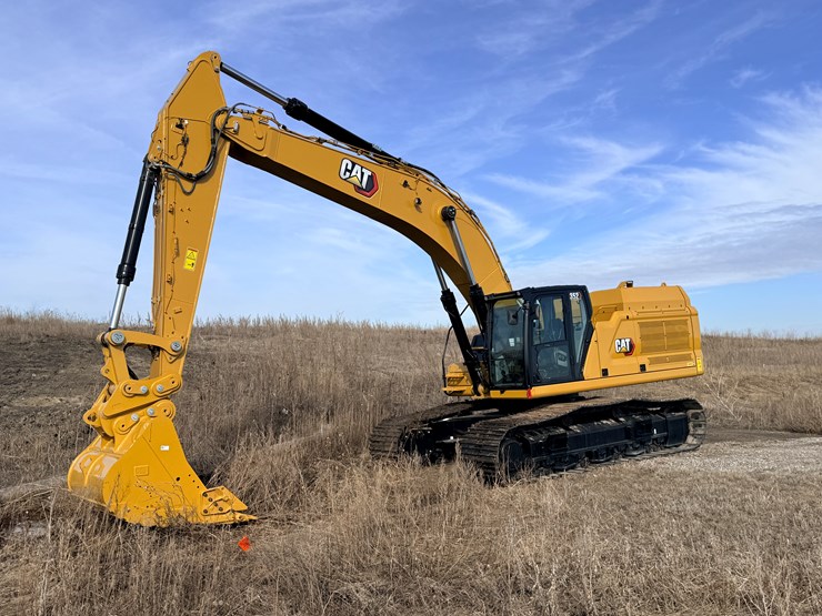 #1968-•-caterpillar-excavator-image-2