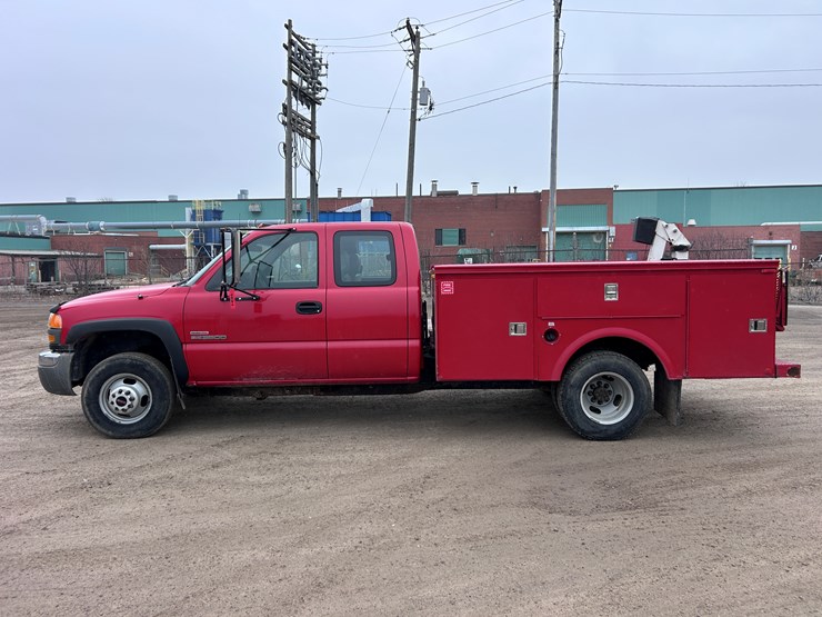 2003-gmc-3500-image-2