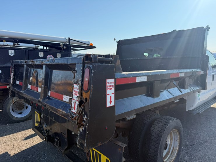 2012-ford-f550-xl-image-16