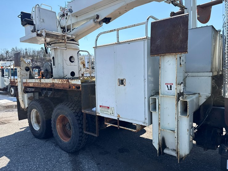 2010-international-7400-image-43