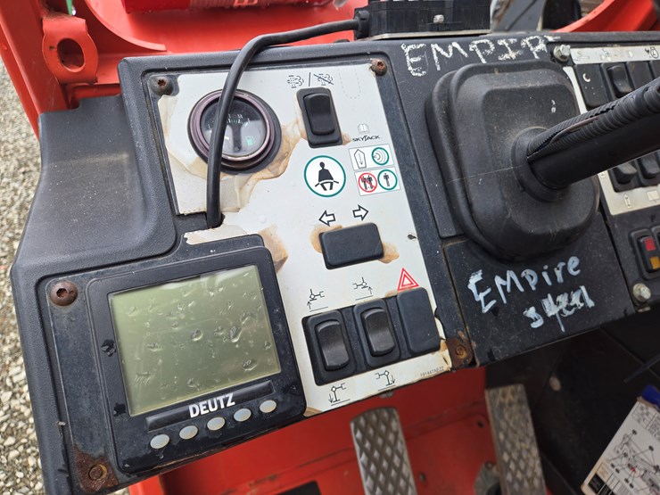 skyjack-sj1056ths-image-41