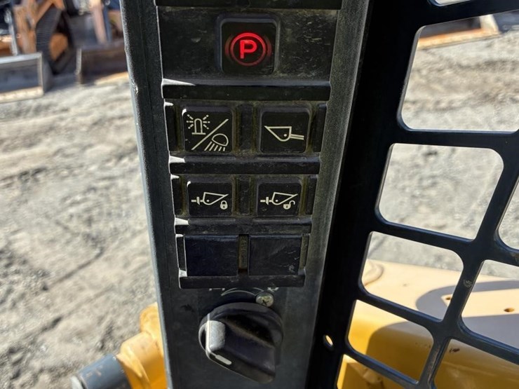 2018-gehl-rt165-image-19