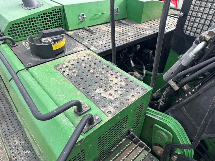 2016-deere-2154d-image-46