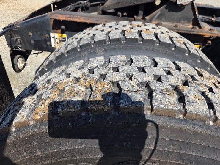 2013-peterbilt-337-image-62