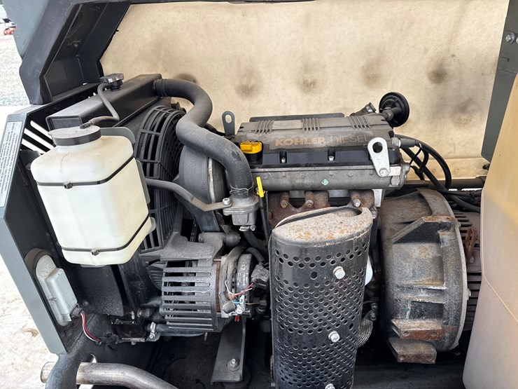 2015-massey-ferguson-8-image-20