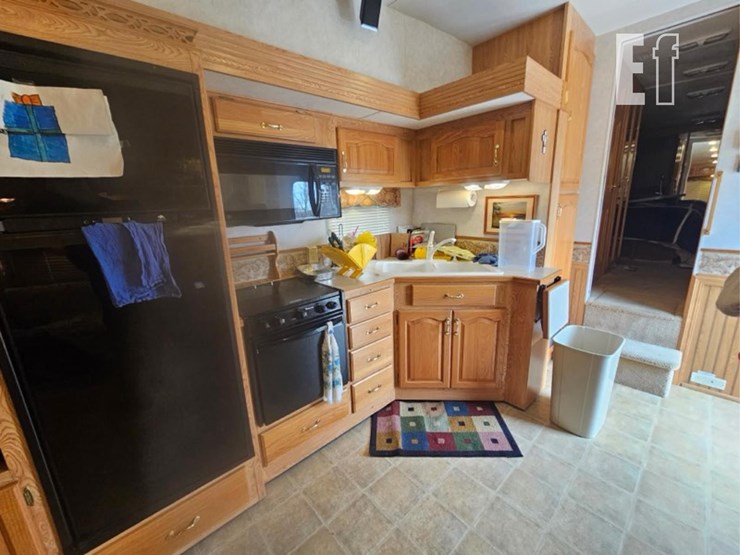 2006-river-canyon-5th-wheel-camper-image-6