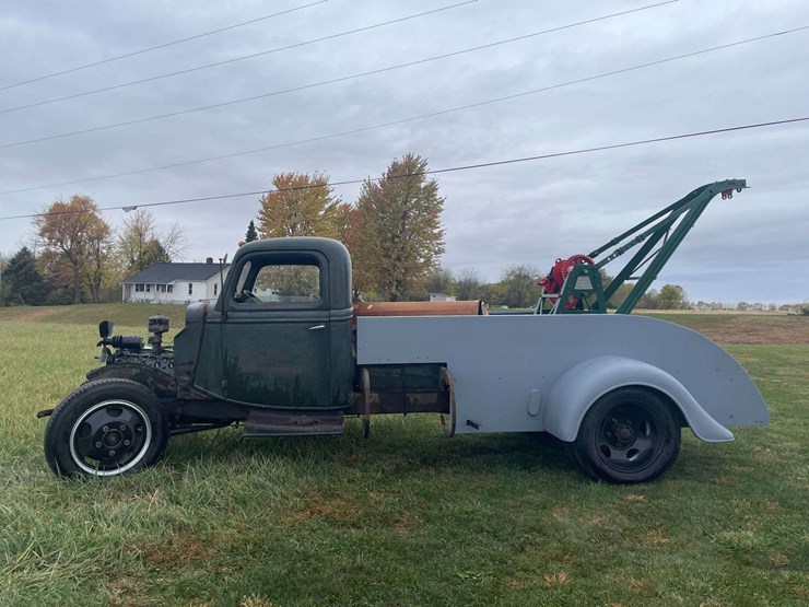 1935-ford-wrecker-image-2